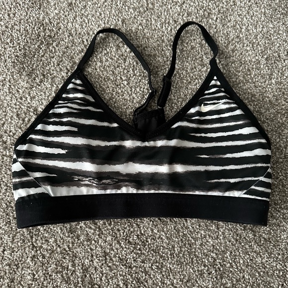 ✔️EUC Nike Dri-Fit Small Sports Bra - Picture 1 of 2